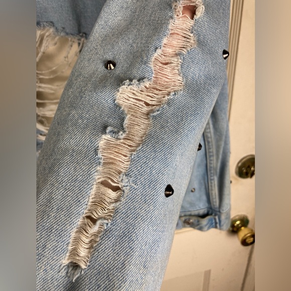 Oversized TOPSHOP Distressed Moto denim Jacket pale blue denim studded US 8 $150 - Picture 15 of 16